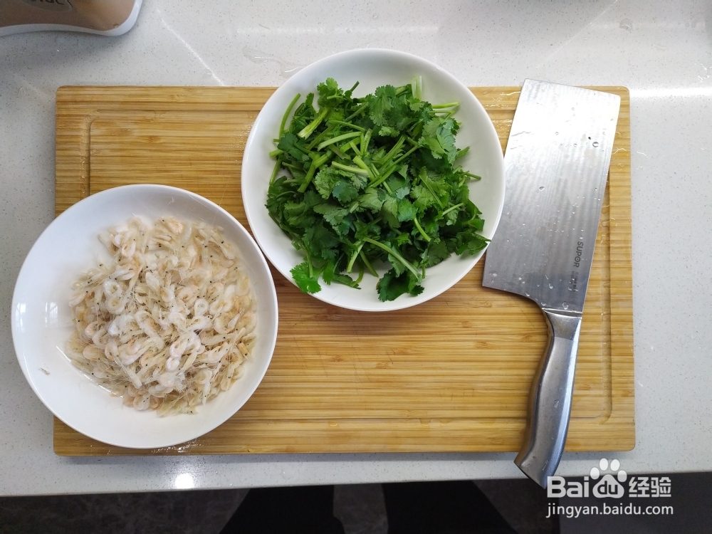 味美鲜香的凉拌虾皮香菜