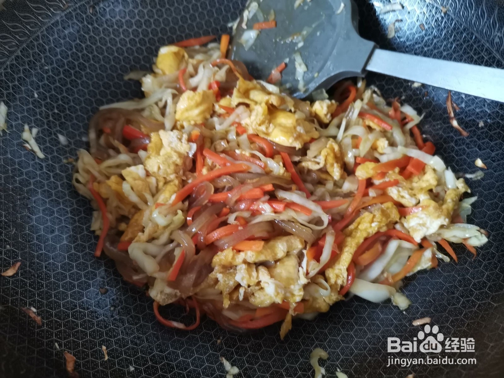 美食包菜粉丝炒鸡蛋的做法