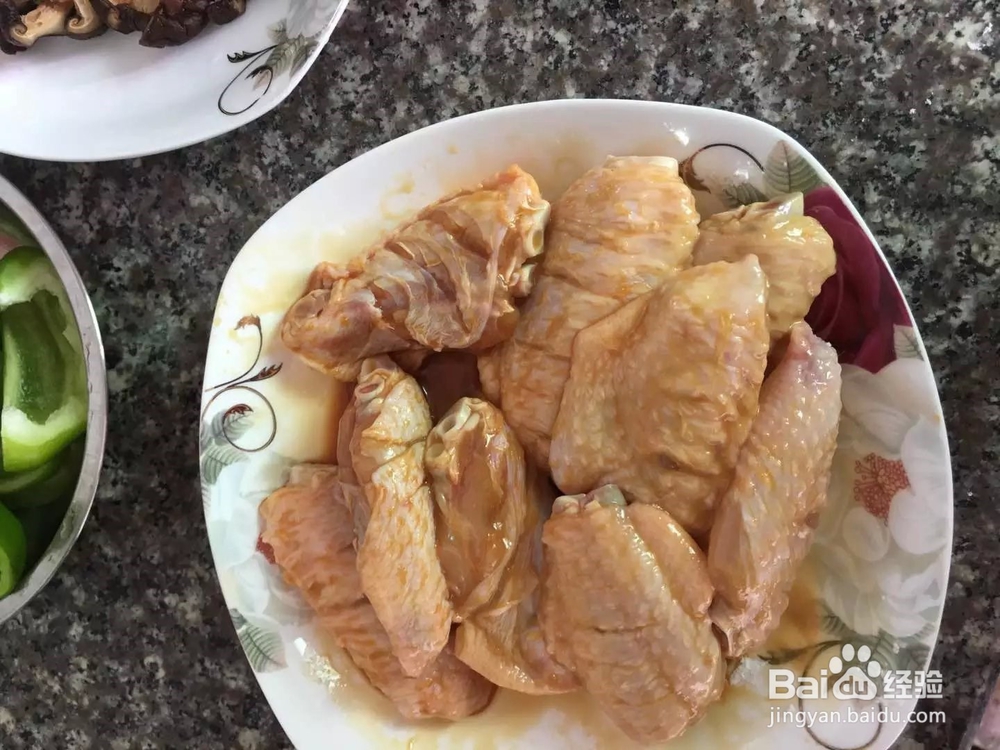 辣椒冬菇鸡中翅的做法家常菜的做法