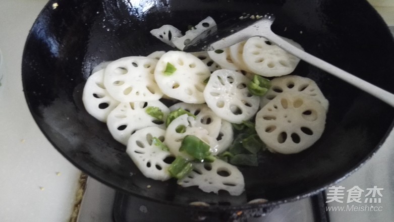 蒜油藕片的做法