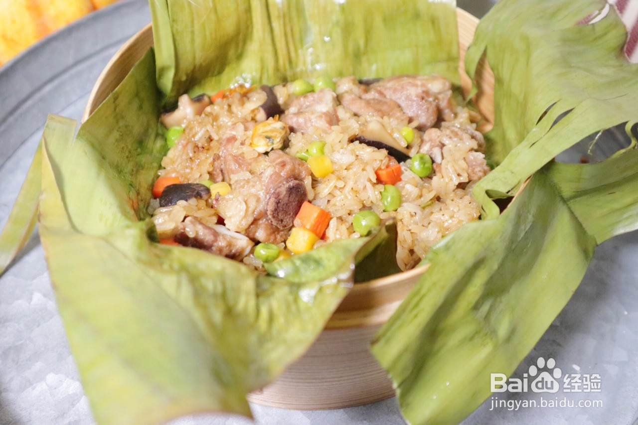 芭蕉叶蒸糯米排骨的做法