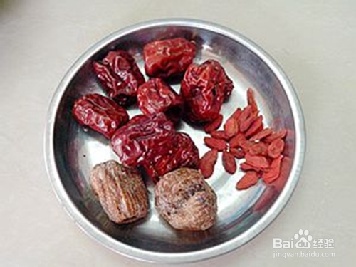 养颜汤煲:红枣乳鸽汤