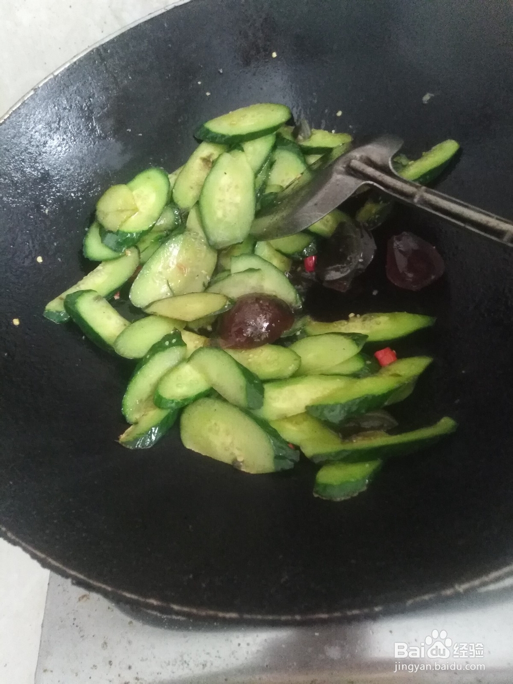 皮蛋如何炒黄瓜