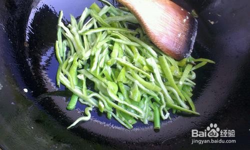 青椒炒鸡蛋的做法