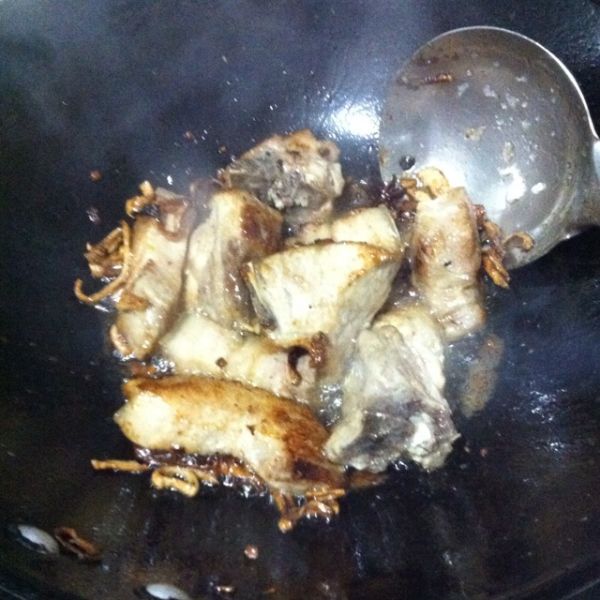 排骨五花肉排骨闷面