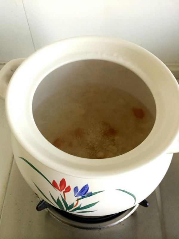 银耳皂角米桃羹