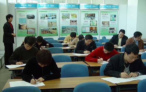 高中毕业生可以参加公务员考试吗