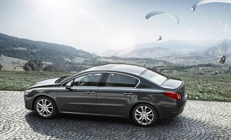 刹车时要挂了空挡才能刹车吗