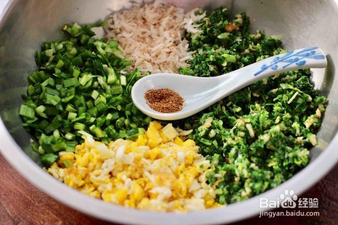 怎么包荠菜鸡蛋虾皮蒸包