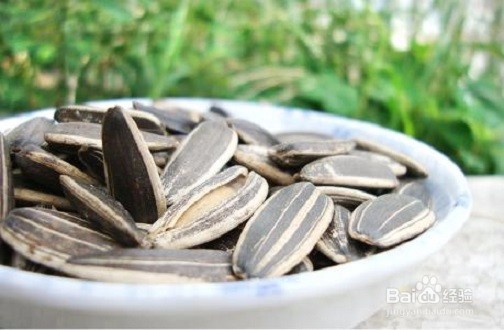 葵花籽的作用有哪些，哪些人不适合吃？