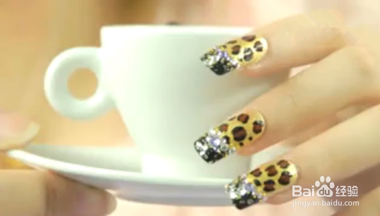 美甲：[2]如何做性感豹纹？