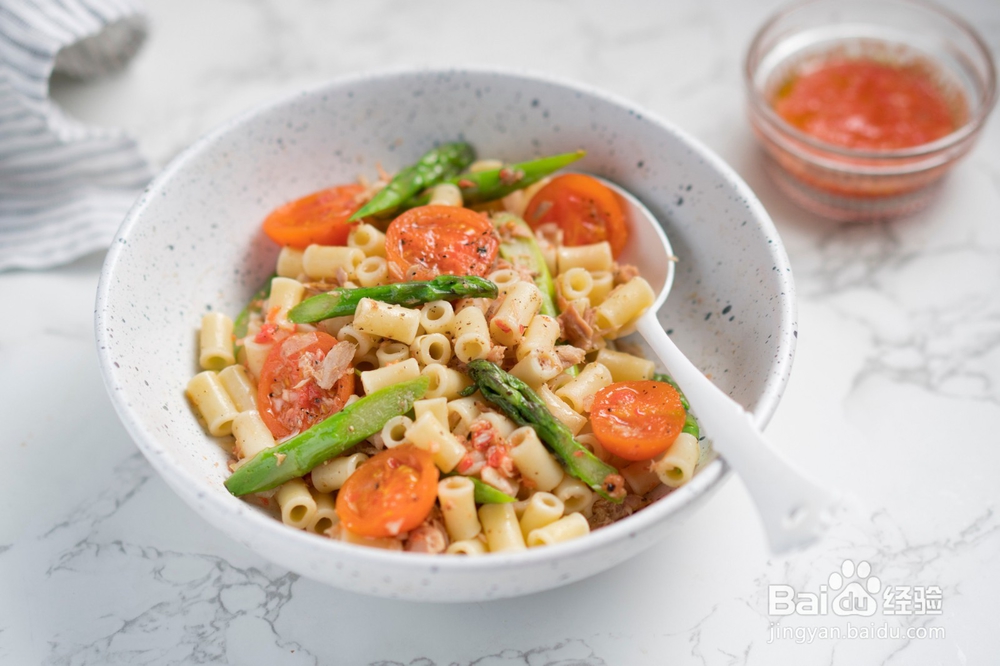 低卡低脂的通心粉金枪鱼沙拉