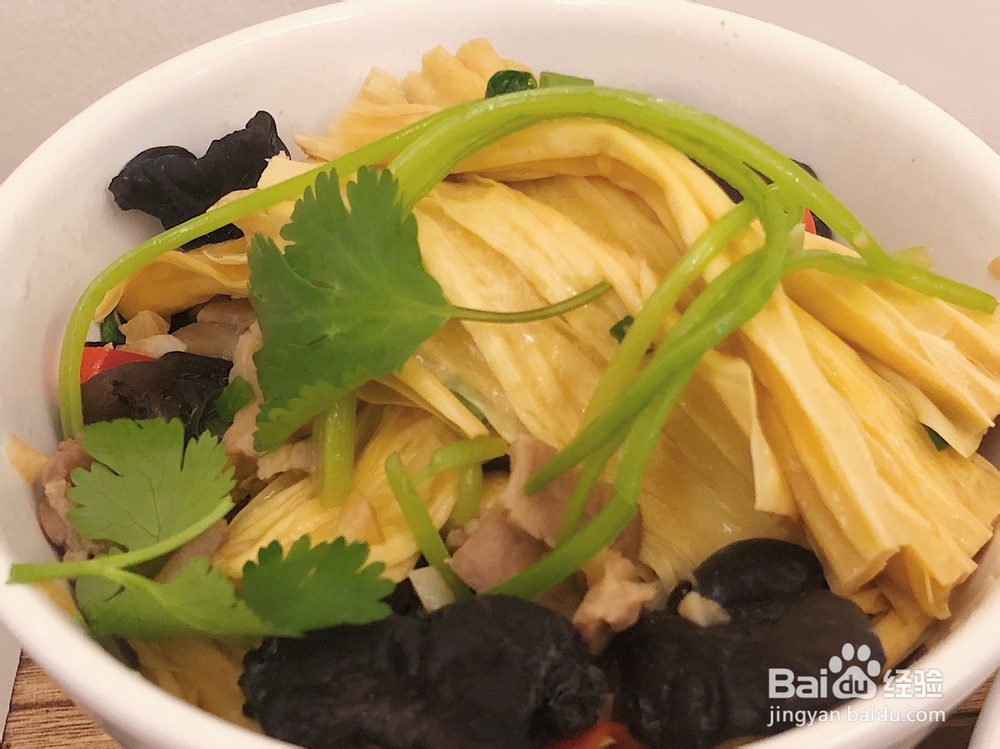 看完就会的醋腐竹木耳五花肉片