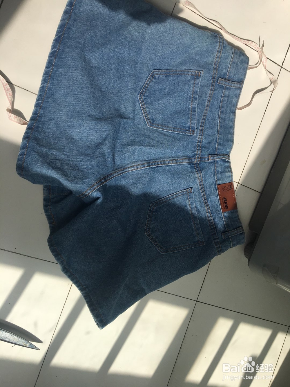 简单的牛仔短裤肩手提包