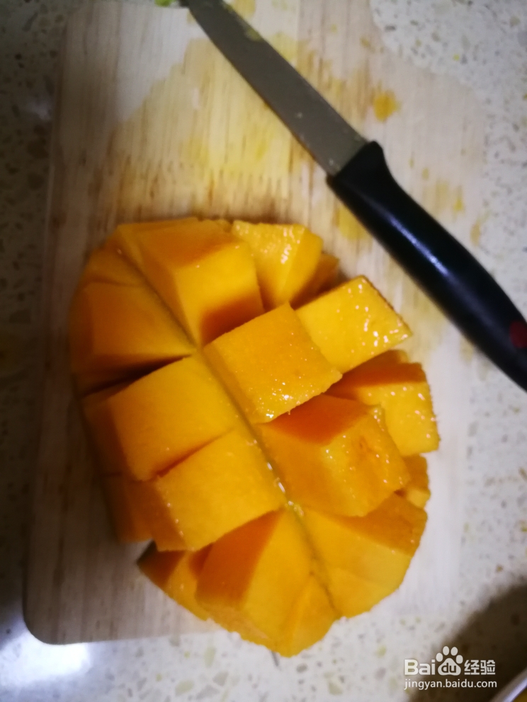 香味浓郁的芒果椰汁西米露