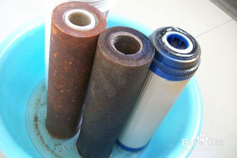 如何更换净水器的滤芯