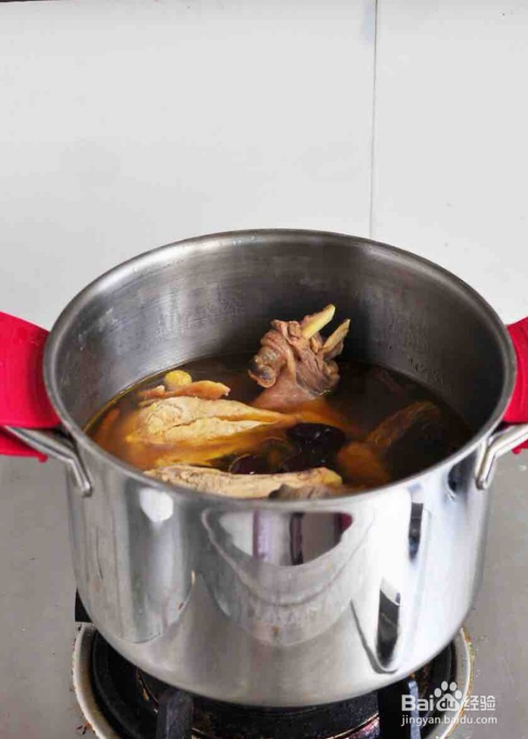 菌菇母鸡汤的做法