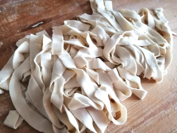 鸡蛋酱拌手擀面