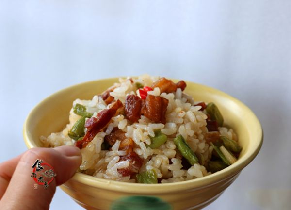 五花肉腊肠豇豆焖饭