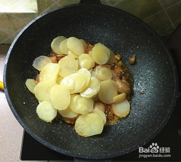 如何制作土豆回锅肉