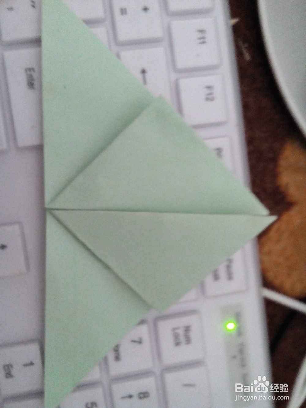 怎样用彩纸折漂亮的心形