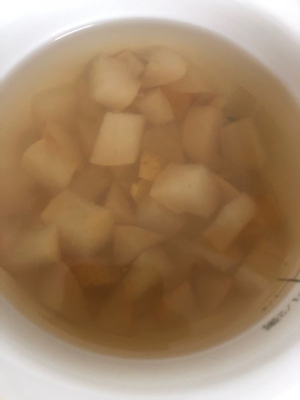 冰糖百合炖雪梨