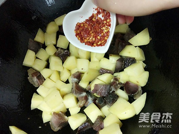 腊肉焖饭的做法