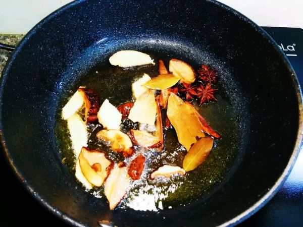 酱香排骨南瓜盅