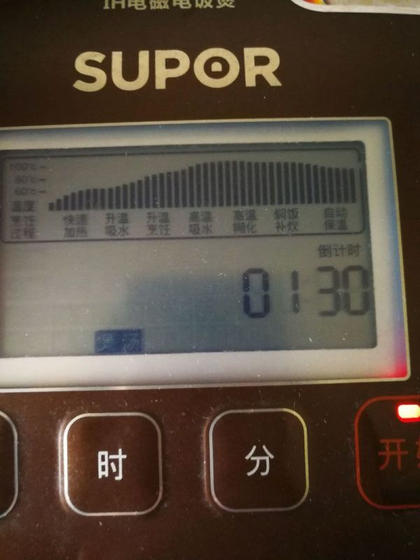 冰糖红枣银耳雪梨羹