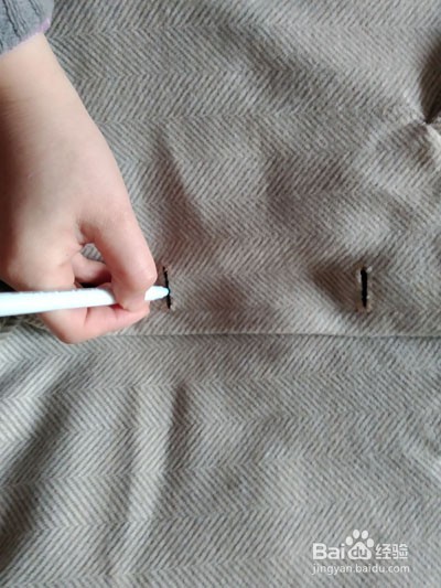 大衣如何定纽扣位置