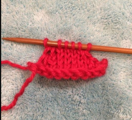 红毛线灰色毛线是怎么钩袜子的