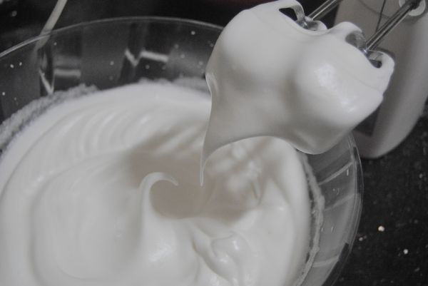 黑芝麻肉松蛋糕卷