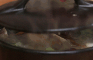 韩 国 参 鸡 汤的做法