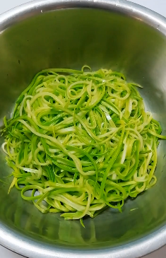 如何做凉拌西葫芦？