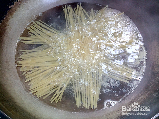 黑胡椒酱牛肉肠意面