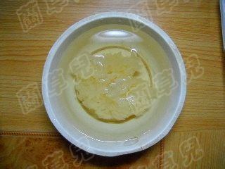 枸杞栗子银耳羹