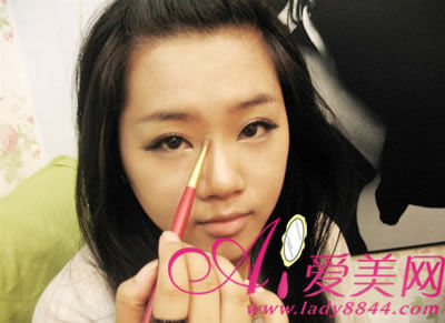 怎样教你让小眼睛化妆后变电眼