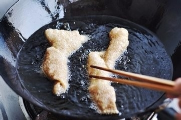 油炸肉皮怎么做好吃