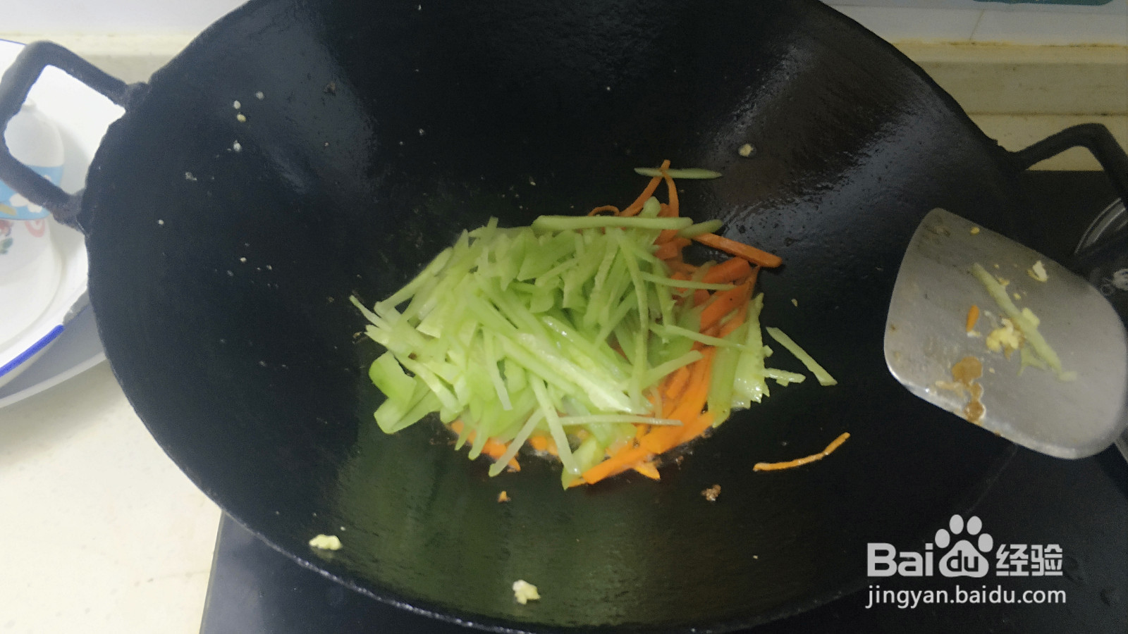 胡萝卜黄瓜炒鸡蛋的做法