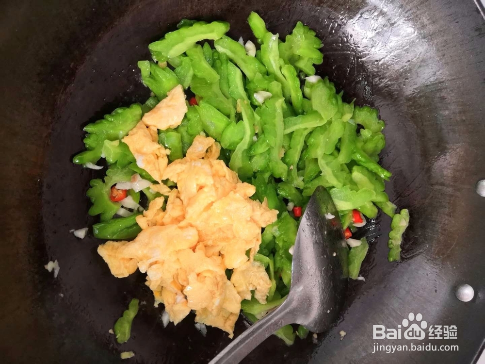 鸡蛋炒苦瓜的做法？