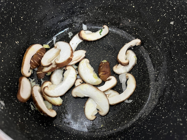 鲜菇荠菜玉丸羹