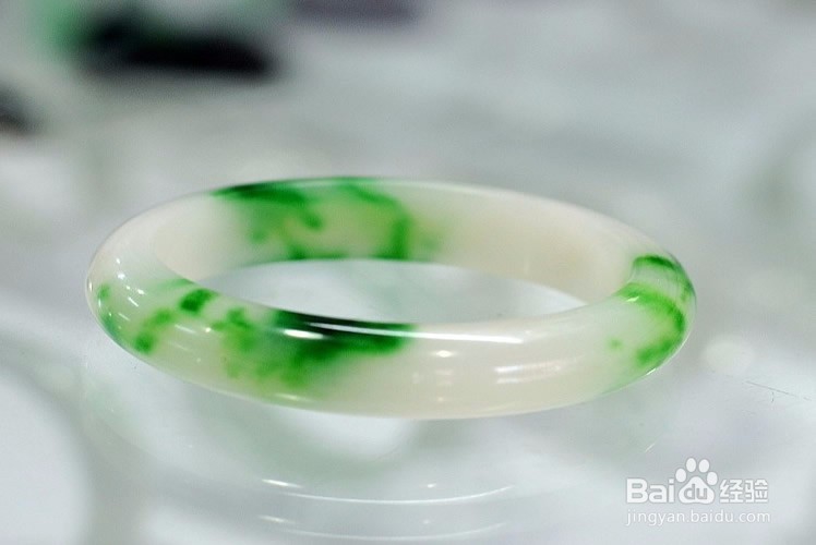 怎样挑选七彩云南翡翠