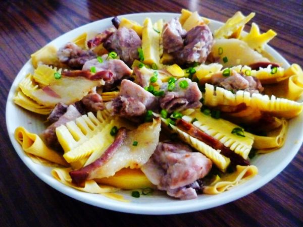 蒸着吃的腌笃鲜