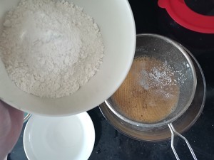 核桃提子蒸蛋糕的做法