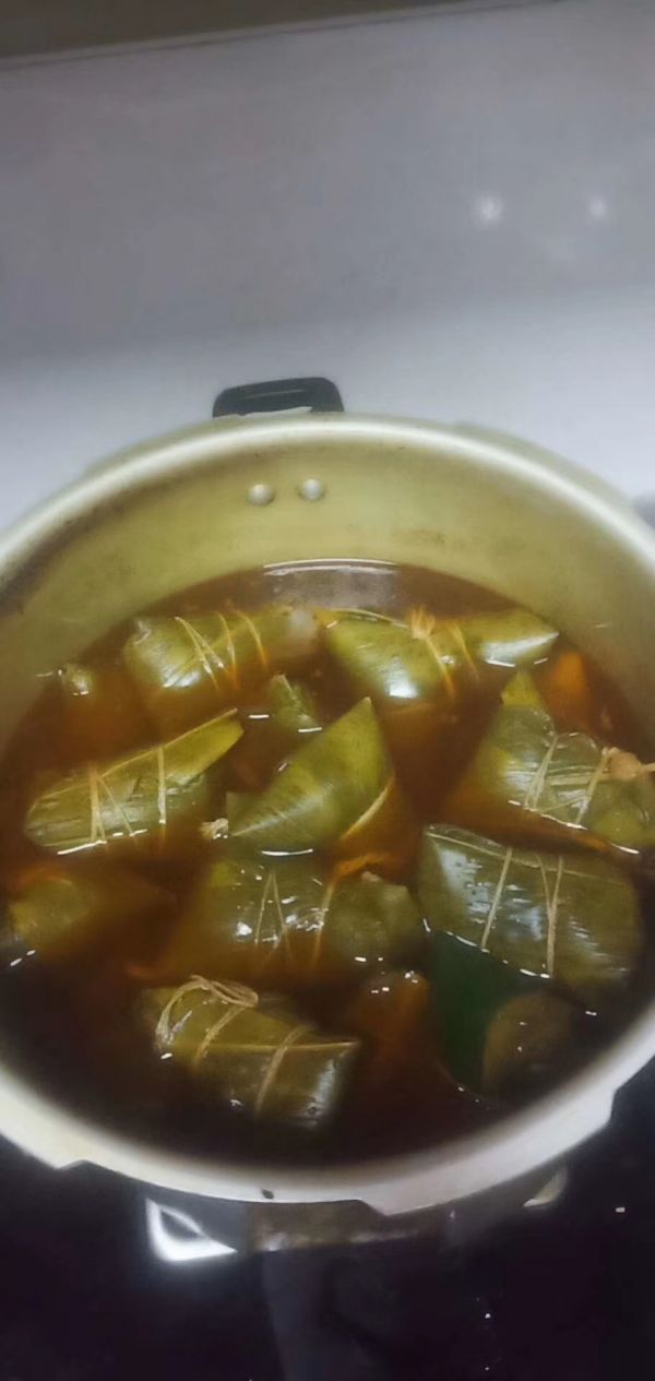 咸蛋黄鲜肉粽子