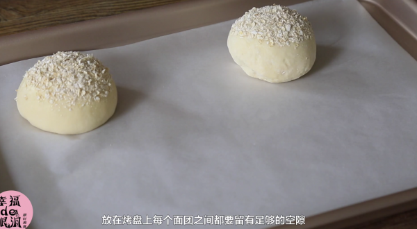 蛋黄肉松拉丝软欧包