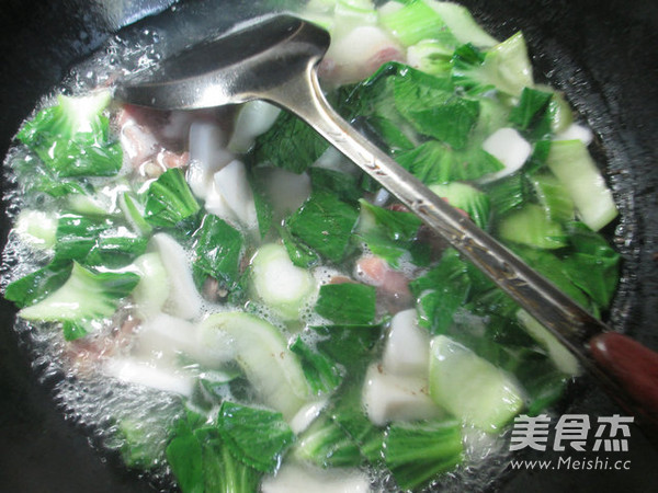 青菜腊鸡腿年糕汤