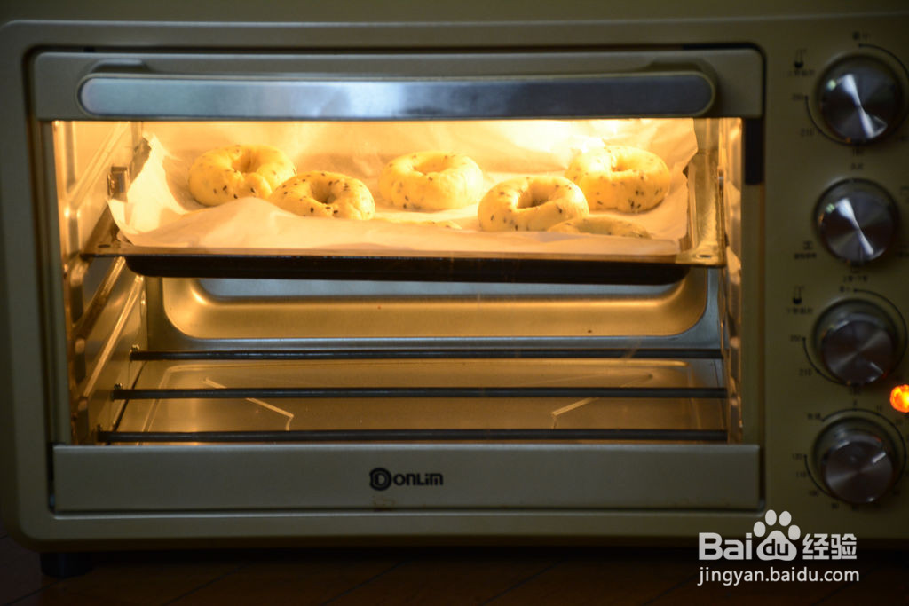 黑芝麻贝果三明治的做法