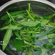 香辣牛肉酱蔬菜拌面