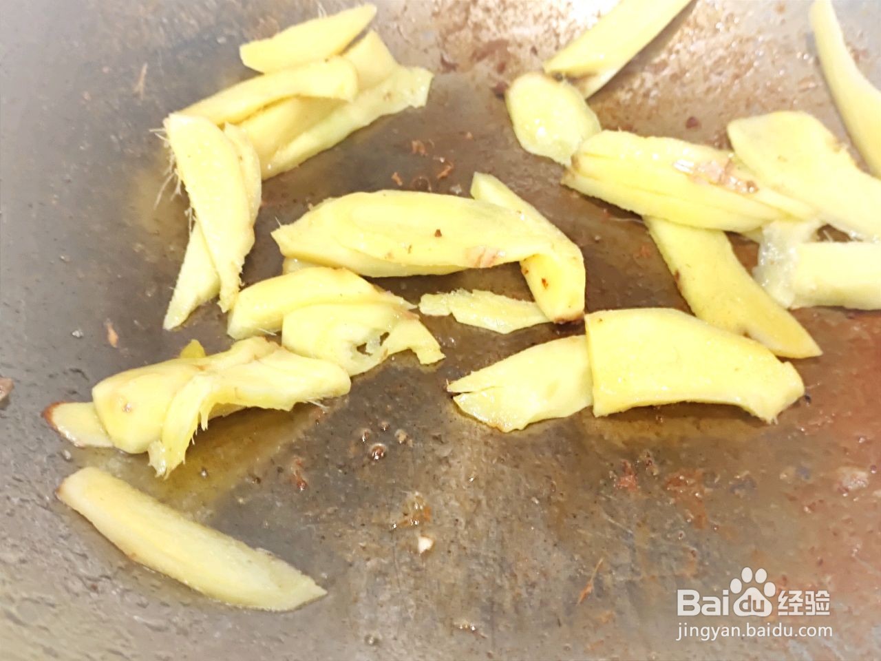 姜片焖鸭肉的做法